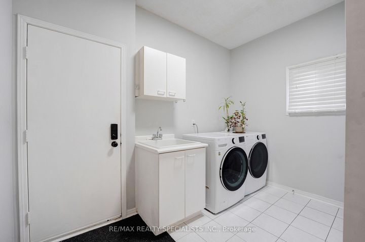 Photo 12 at 36 Devonsleigh Boulevard, Devonsleigh, Richmond Hill