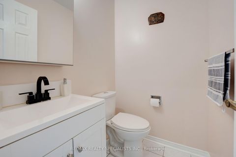 Photo 13 at 36 Devonsleigh Boulevard, Devonsleigh, Richmond Hill