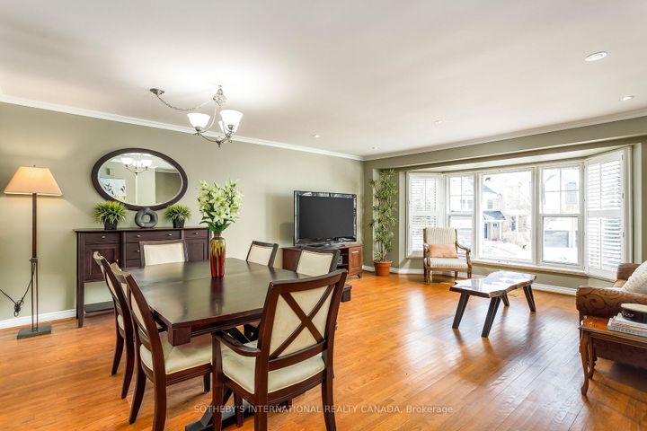 Photo 2 at 26 Tamarack Circle, The Westway, Toronto