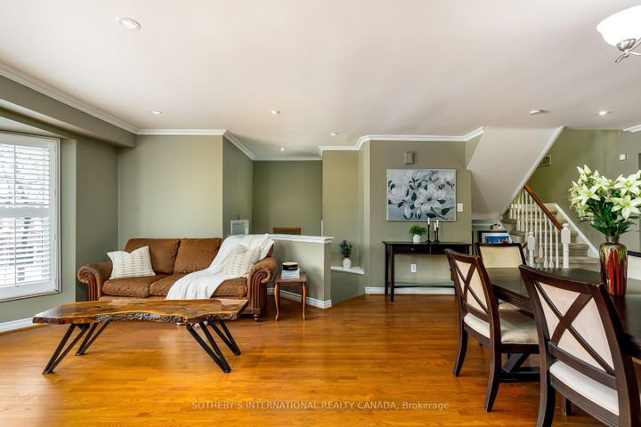 Photo 3 at 26 Tamarack Circle, The Westway, Toronto