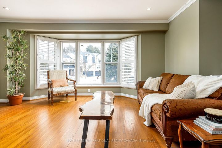 Photo 6 at 26 Tamarack Circle, The Westway, Toronto