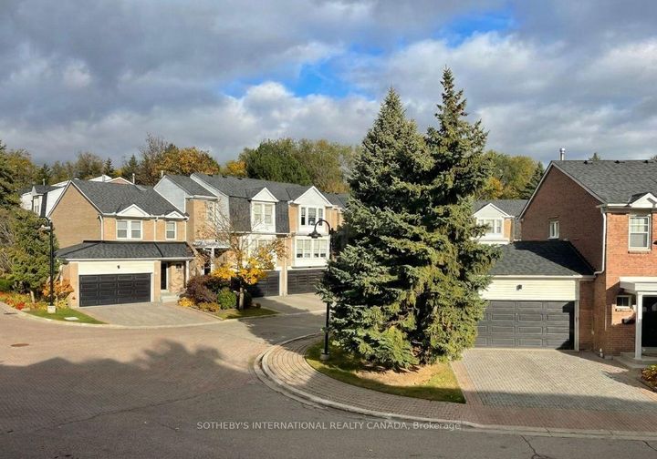 Photo 7 at 26 Tamarack Circle, The Westway, Toronto