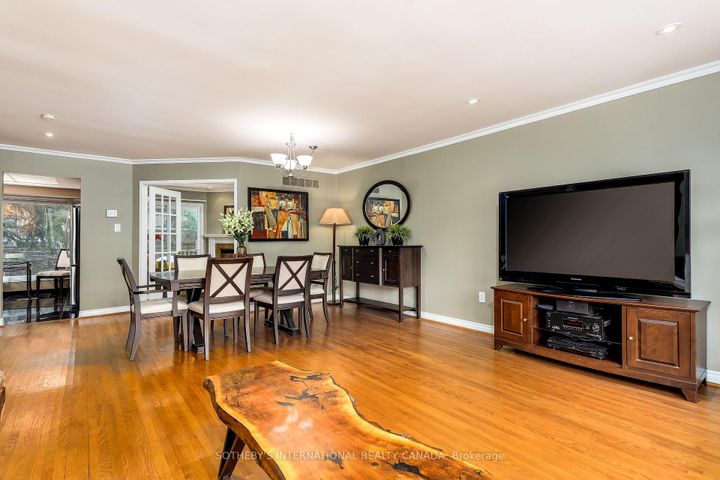 Photo 8 at 26 Tamarack Circle, The Westway, Toronto