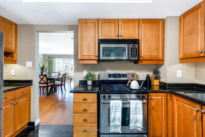 Photo 15 at 26 Tamarack Circle, The Westway, Toronto