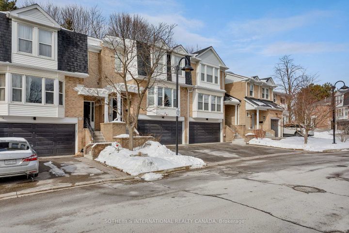 Photo 43 at 26 Tamarack Circle, The Westway, Toronto