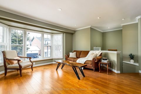 Photo 5 at 26 Tamarack Circle, The Westway, Toronto