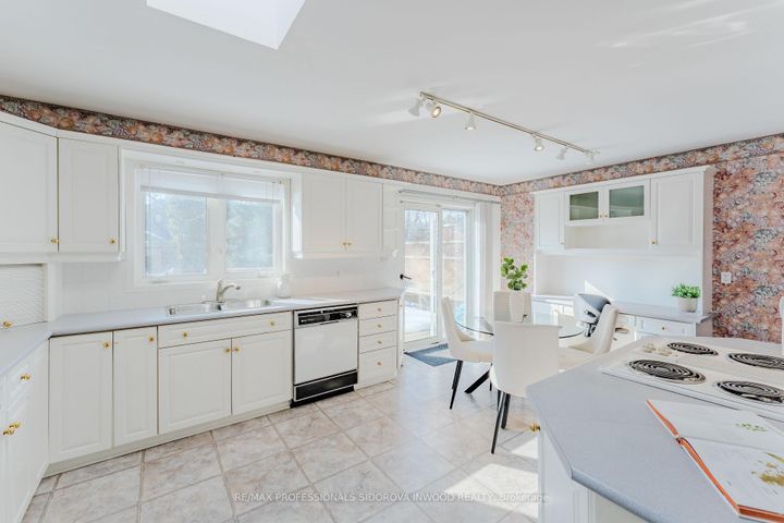 Photo 10 at 44 Thornhill Avenue, Lambton Baby Point, Toronto