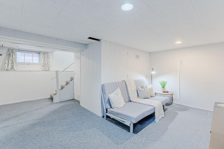 Photo 22 at 44 Thornhill Avenue, Lambton Baby Point, Toronto