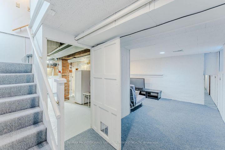 Photo 23 at 44 Thornhill Avenue, Lambton Baby Point, Toronto