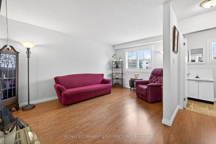 Photo 10 at 47 - 386 Highland Road W, Stoney Creek Mountain, Hamilton