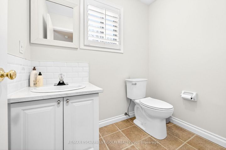 Photo 11 at 47 - 386 Highland Road W, Stoney Creek Mountain, Hamilton