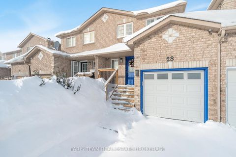 Photo 2 at 28 Raymond Crescent, Painswick South, Barrie