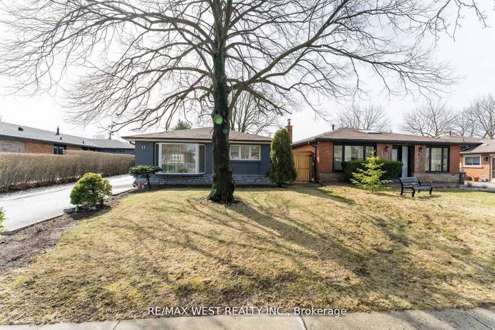 Photo 4 at 11 Farley Crescent, Richview, Toronto