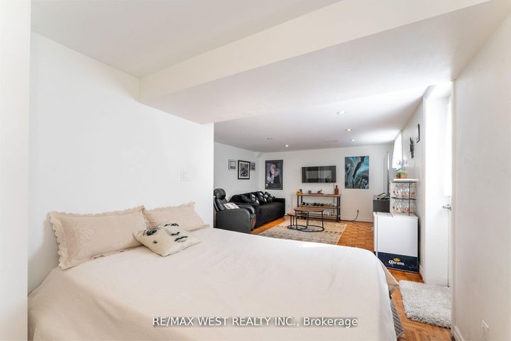 Photo 27 at 11 Farley Crescent, Richview, Toronto