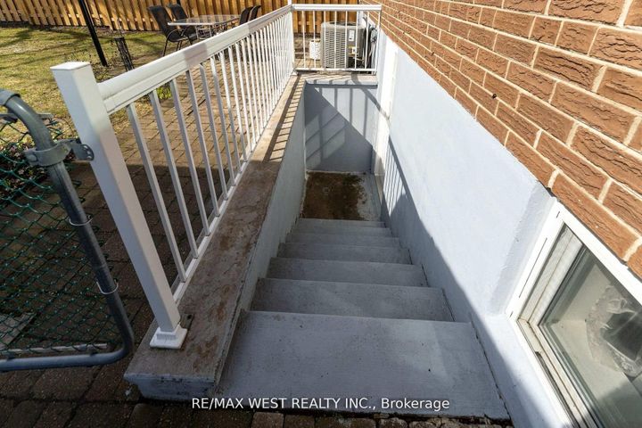 Photo 30 at 11 Farley Crescent, Richview, Toronto