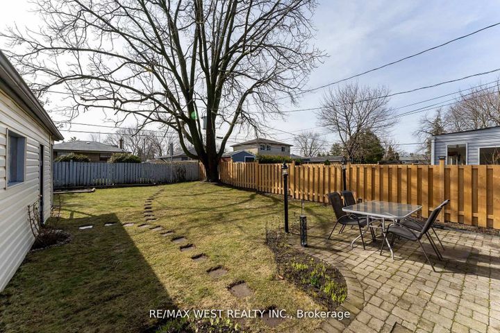 Photo 31 at 11 Farley Crescent, Richview, Toronto