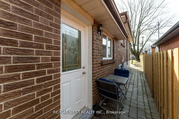 Photo 32 at 11 Farley Crescent, Richview, Toronto