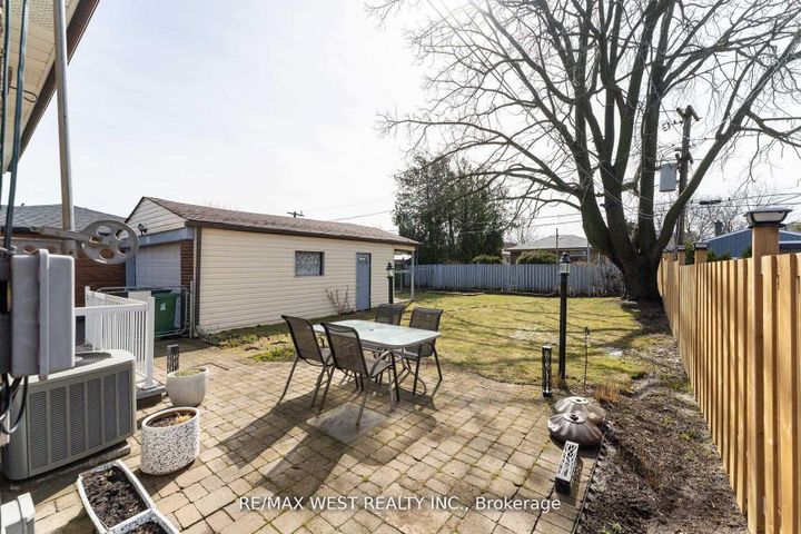 Photo 33 at 11 Farley Crescent, Richview, Toronto