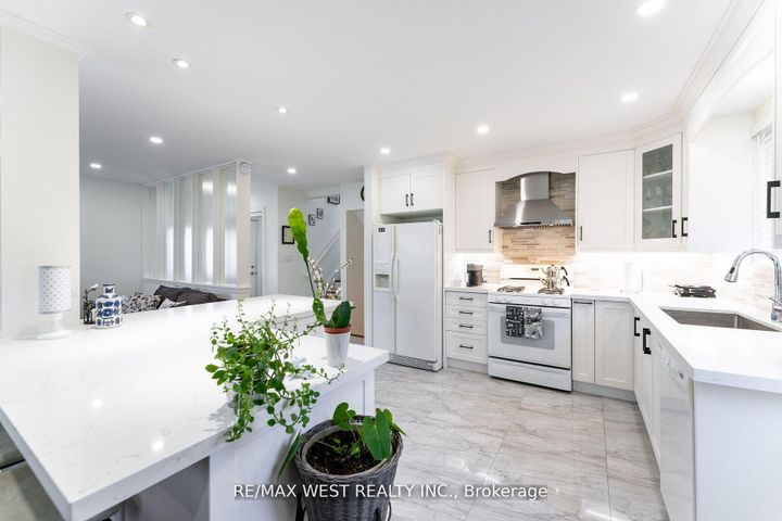 Photo 38 at 11 Farley Crescent, Richview, Toronto