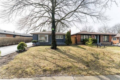 Photo 4 at 11 Farley Crescent, Richview, Toronto