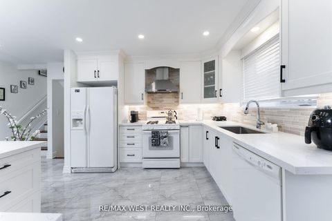 Photo 13 at 11 Farley Crescent, Richview, Toronto