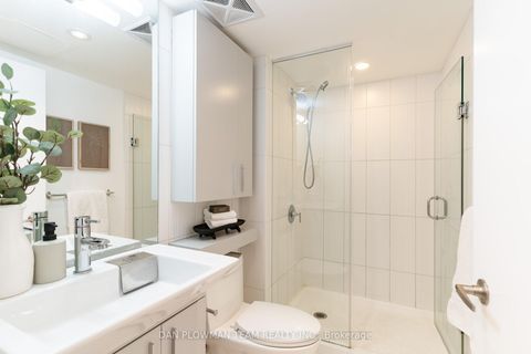 Photo 16 at 1006 - 8 Telegram Mews, Waterfront Communities C1, Toronto