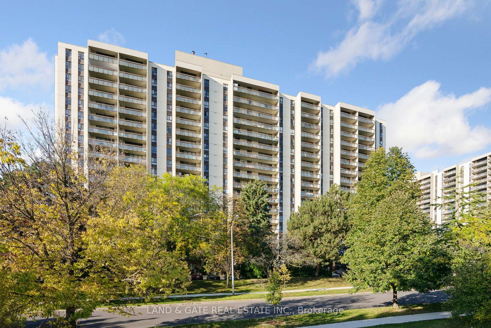 702 - 260 Seneca Hill Drive, Don Valley Village, Toronto 