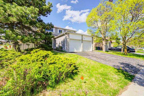 Photo 2 at 158 Ingleton Boulevard, Milliken, Toronto