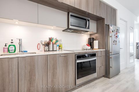 Photo 8 at 2817 - 585 Bloor Street E, North St. James Town, Toronto