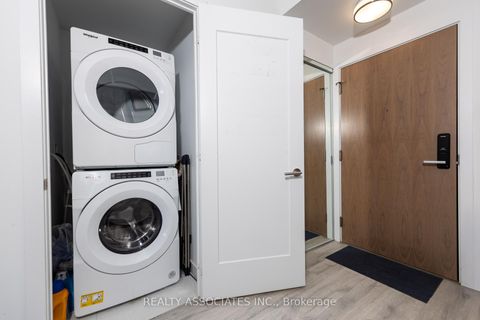 Photo 13 at 2817 - 585 Bloor Street E, North St. James Town, Toronto