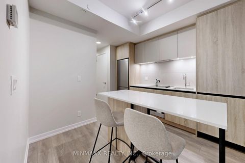 Photo 15 at D620 - 8 Beverley Glen Boulevard, Beverley Glen, Vaughan