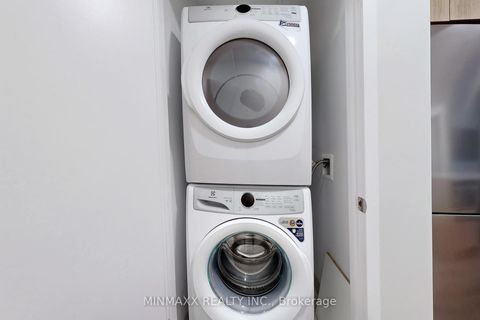 Photo 29 at D620 - 8 Beverley Glen Boulevard, Beverley Glen, Vaughan