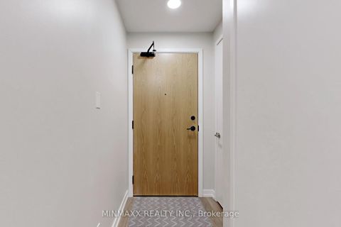 Photo 30 at D620 - 8 Beverley Glen Boulevard, Beverley Glen, Vaughan