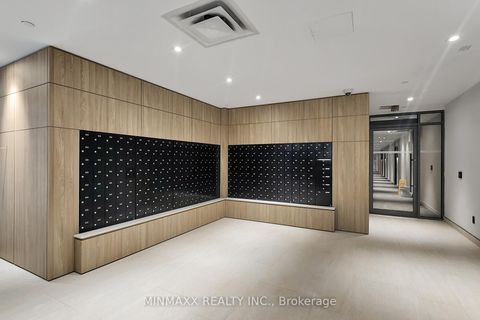 Photo 46 at D620 - 8 Beverley Glen Boulevard, Beverley Glen, Vaughan