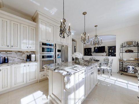 Photo 19 at 42 Lady Fenyrose Avenue, Patterson, Vaughan