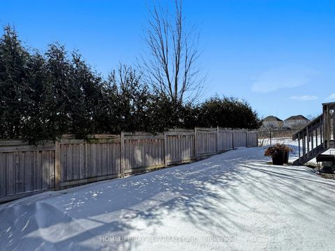 Photo 44 at 42 Lady Fenyrose Avenue, Patterson, Vaughan