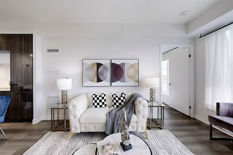 Photo 13 at 626 - 2 David Eyer Road, Rural Richmond Hill, Richmond Hill