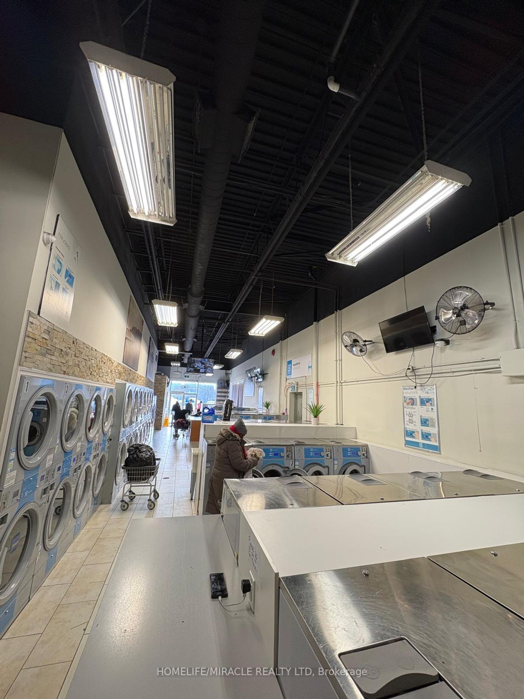 6210 Finch Avenue, Jamestown, Toronto photo number 2