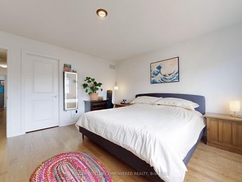 Photo 16 at 28 Gemini Drive, Rural Barrie Southeast, Barrie