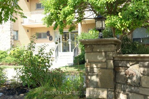 Photo 3 at 303 - 60 Gulliver Road, Amesbury, Toronto