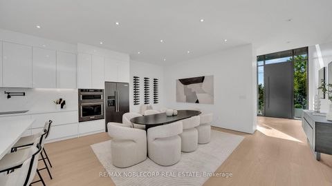 Photo 5 at 16 Deevale Road, CFB, Toronto