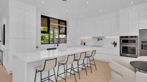 Photo 7 at 16 Deevale Road, CFB, Toronto