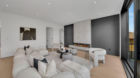 Photo 11 at 16 Deevale Road, CFB, Toronto