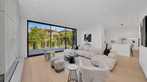 Photo 13 at 16 Deevale Road, CFB, Toronto