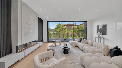 Photo 16 at 16 Deevale Road, CFB, Toronto