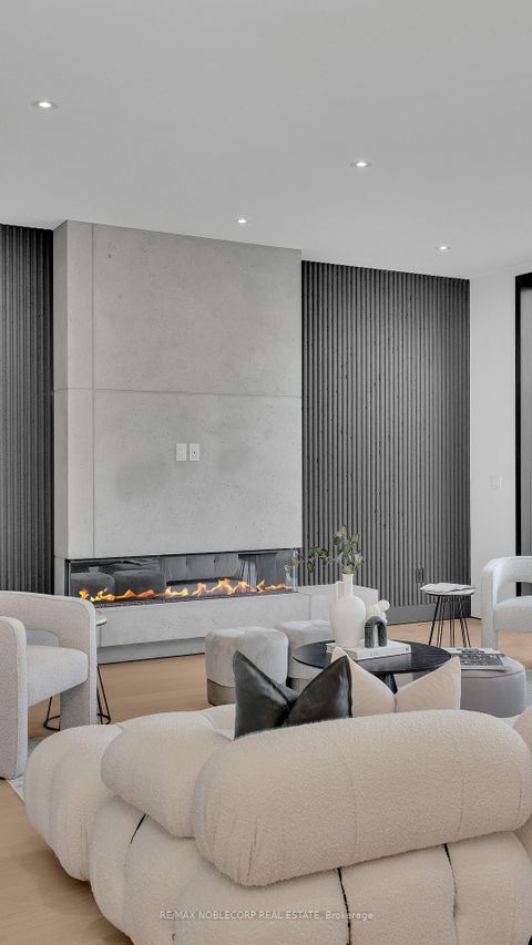 Photo 17 at 16 Deevale Road, CFB, Toronto