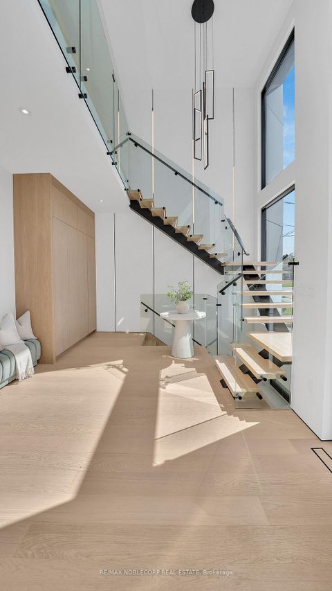 Photo 19 at 16 Deevale Road, CFB, Toronto