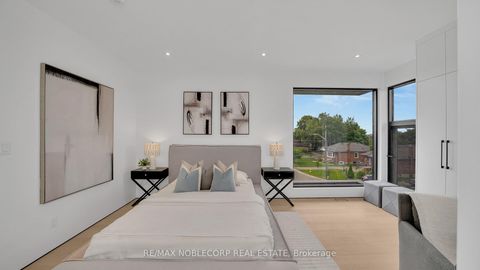 Photo 32 at 16 Deevale Road, CFB, Toronto