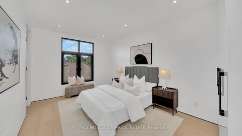 Photo 34 at 16 Deevale Road, CFB, Toronto