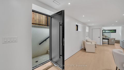 Photo 41 at 16 Deevale Road, CFB, Toronto